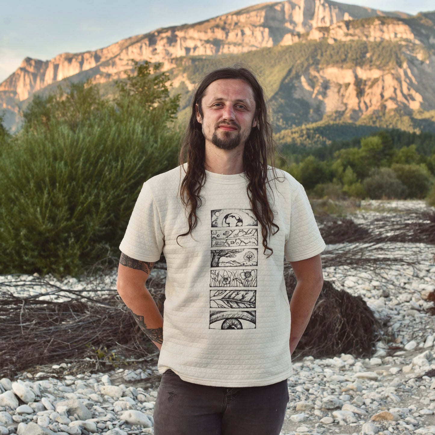 T-shirt Microcosmic